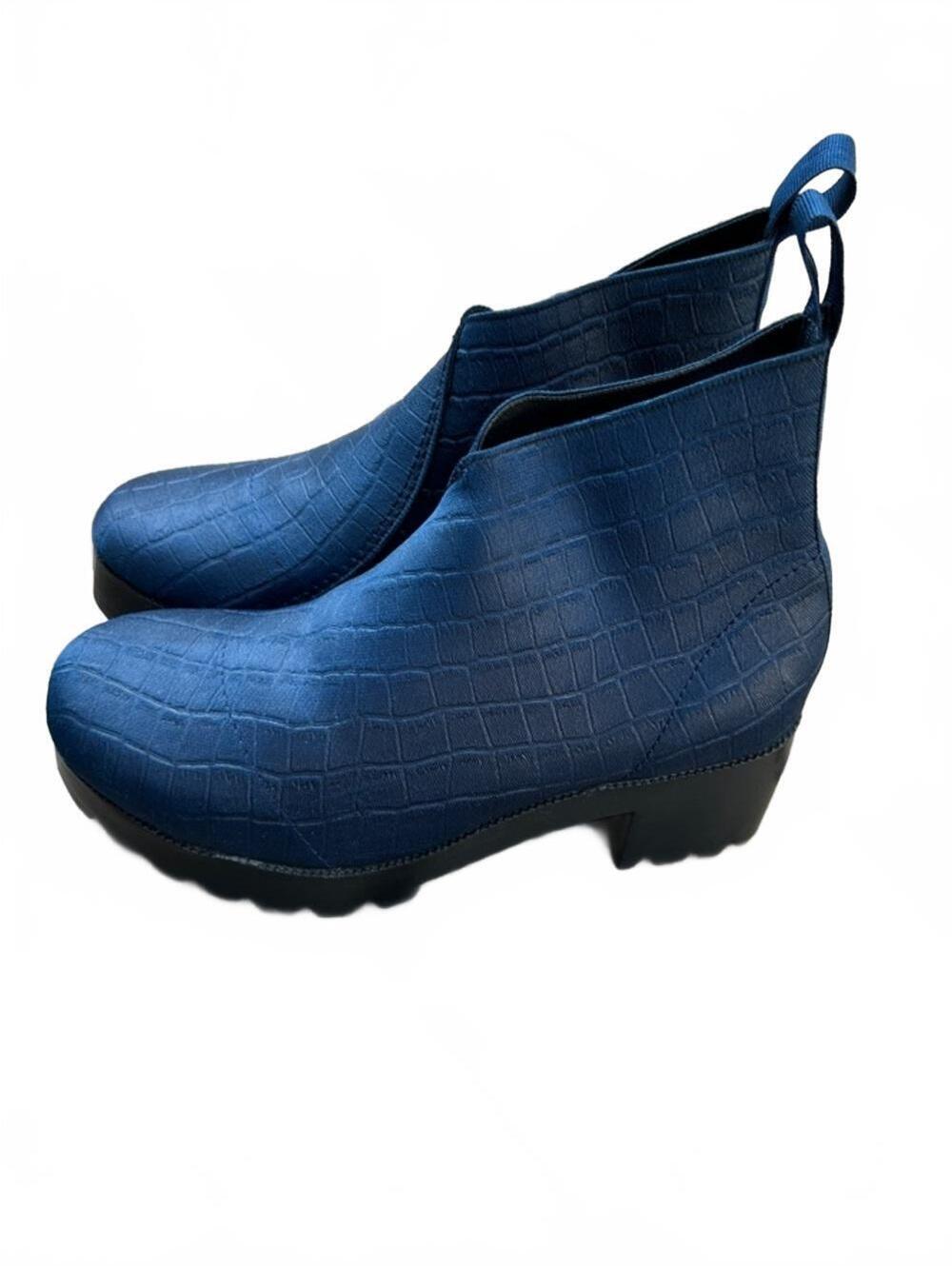 Charleston Shoe Company Upper Monterey Stretch Lug Boot in Navy Croc | Size US 6
